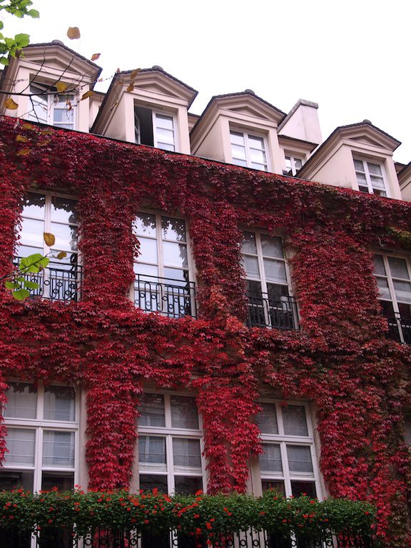 Place des Vosges… Le Pavillon de la Reine